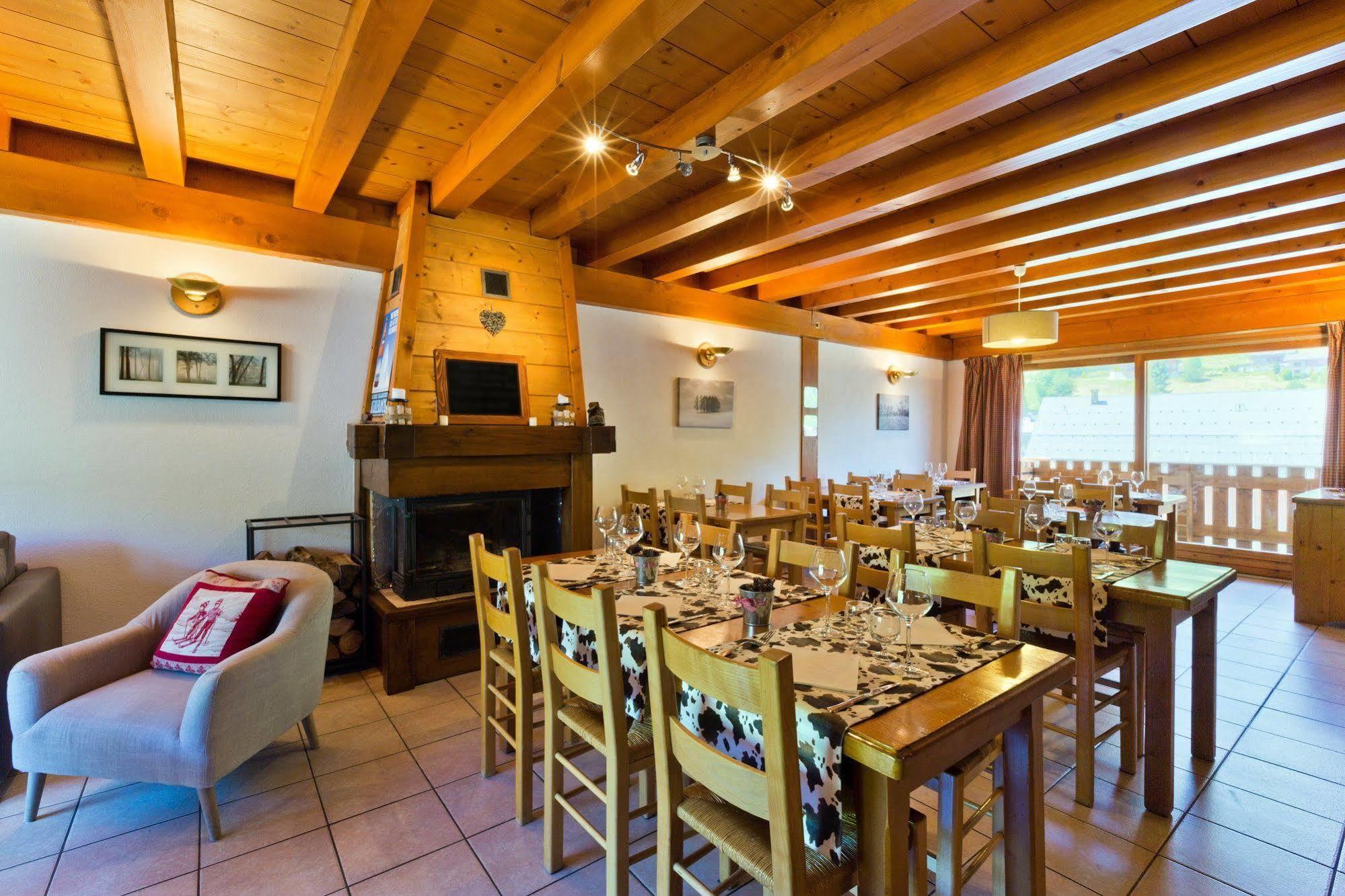 Chalet Hotel Aiguille Blanche Logis เลส์เฌต์ ภายนอก รูปภาพ