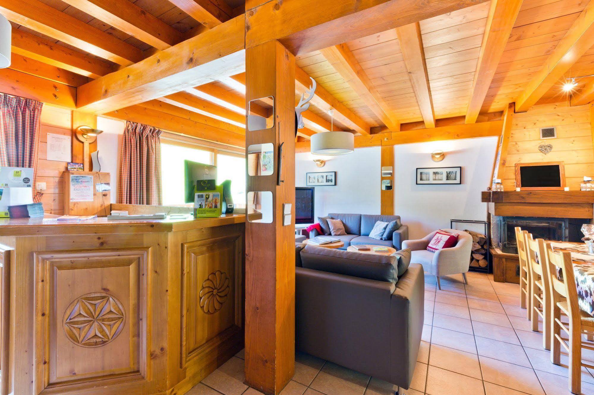 Chalet Hotel Aiguille Blanche Logis เลส์เฌต์ ภายนอก รูปภาพ