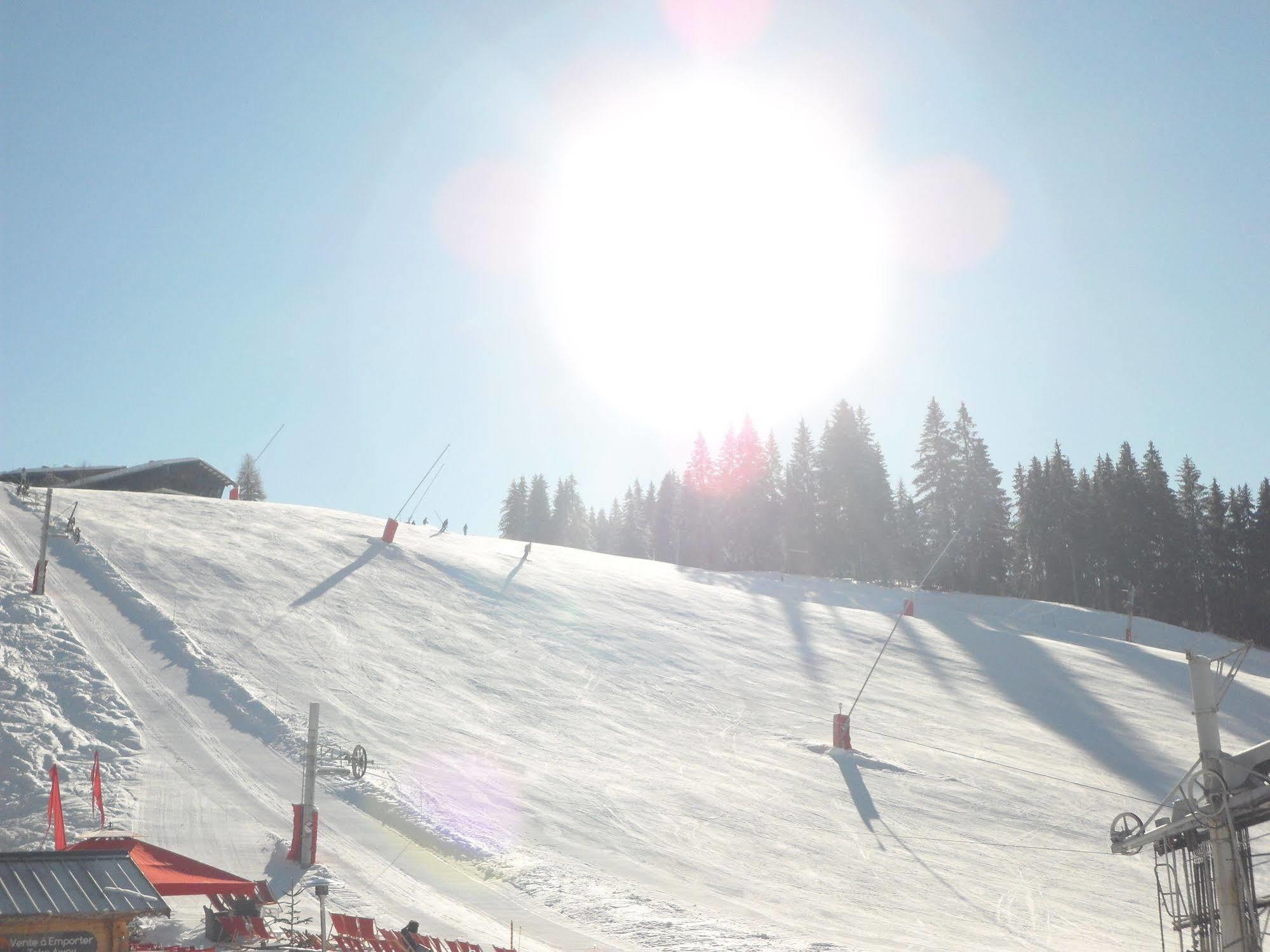 Chalet Hotel Aiguille Blanche Logis เลส์เฌต์ ภายนอก รูปภาพ