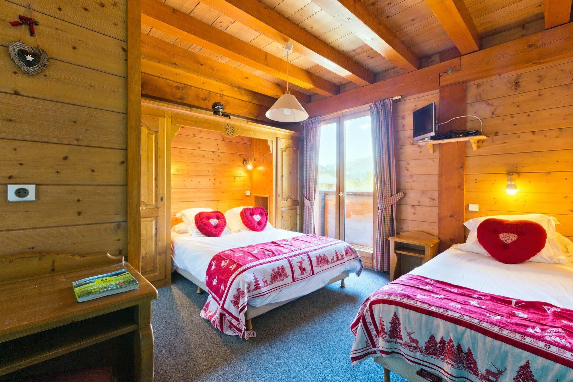 Chalet Hotel Aiguille Blanche Logis เลส์เฌต์ ภายนอก รูปภาพ