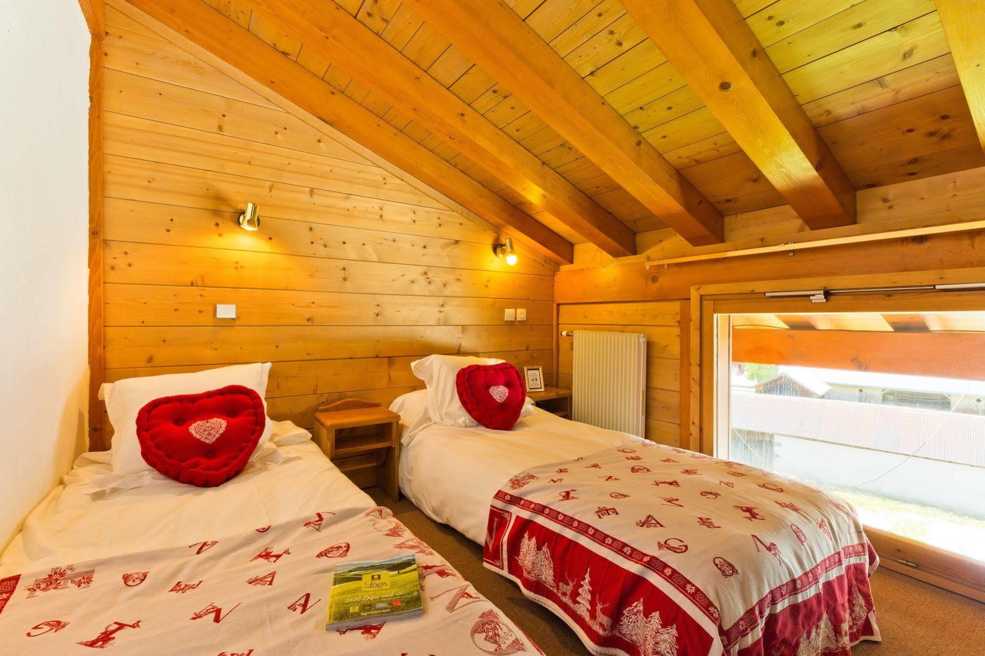 Chalet Hotel Aiguille Blanche Logis เลส์เฌต์ ภายนอก รูปภาพ